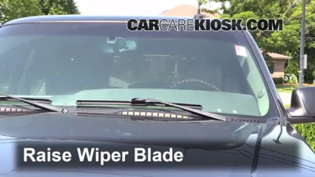 2003 Cadillac Escalade 6.0L V8 Escobillas de limpiaparabrisas delantero Cambiar escobillas de limpiaparabrisas